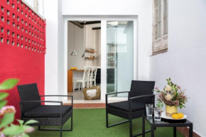 Buen viaje home, con patio privado, by OUTIN